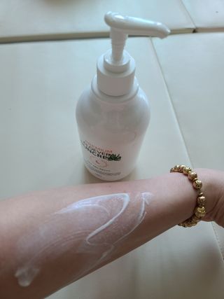 [닥터문] 프리미엄 알로에베라 선크림 500ml — 5점을 준 리뷰어가 2022년 6월 올린 사용 사진