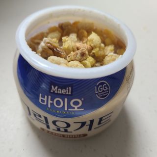 매일바이오 그릭요거트 오리지널 플레인 4개, 로스터리 커피믹스 4개 — 5점을 준 리뷰어가 2021년 12월 올린 사용 사진