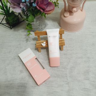 [후르디아] 모공블러 비건 선 프라이머 — 5점을 준 리뷰어가 2022년 5월 올린 사용 사진