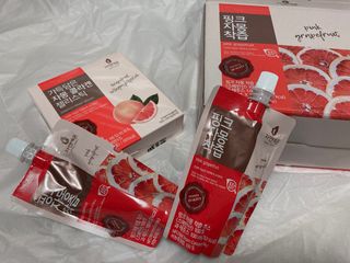 자연에온 핑크 자몽 착즙 100mL 10개입 1BOX +가 득담은 자몽 콜라겐 젤리스틱 1BOX — 5점을 준 리뷰어가 2021년 6월 올린 사용 사진