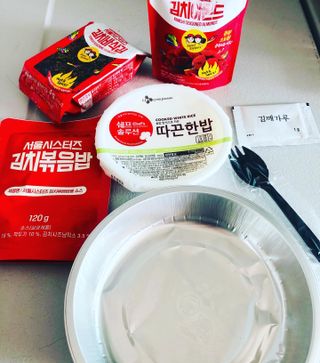 [서울시스터즈] CU 김치 4총사 세트-김치볶음밥, 김치큐브닭, 김치바삭김, 김치아몬드 — 3.5점을 준 리뷰어가 2021년 10월 올린 사용 사진