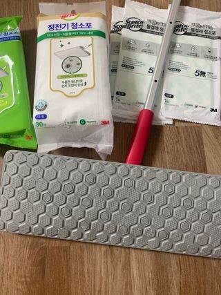 3M 스카치브라이트 비마마젠타 밀대걸레 세트+ PET 정전기청소포 대형 30매 — 5점을 준 리뷰어가 2023년 7월 올린 사용 사진