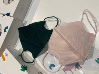 [블루 본 아이노우] 유아용 컬러마스크 40 PCS SET 2중 택 1 — 4점을 준 리뷰어가 2021년 5월 올린 사용 사진