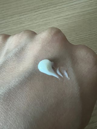 [스킨1004] 마다가스카르 센텔라 히알루-시카 워터핏 선세럼 50ml — 5점을 준 리뷰어가 2024년 5월 올린 사용 사진