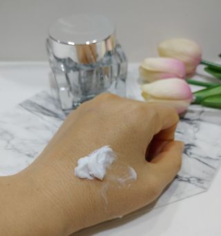 아이디플라코스메틱 아이디 페이스핏  시그니처 크림 50ml — 5점을 준 리뷰어가 2021년 10월 올린 사용 사진