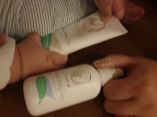 mom e 맘이 내추럴 베이비 케어 크림+바디오일 — 3점을 준 리뷰어가 2021년 1월 올린 사용 사진