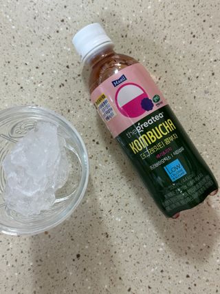 더그레잇티 콤부차 [매일유업] 더그레잇티 44kcal 콤부차 300ml *12개입 (오리지널 6개+베리리치 6개) — 5점을 준 리뷰어가 2023년 8월 올린 사용 사진