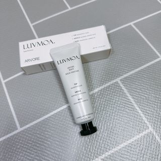 러브모아 향수 고체향수 승무원 고체향수 바르는 향수 니치향수 도손 우드세이지 앤 씨솔트 — 5점을 준 리뷰어가 2022년 12월 올린 사용 사진