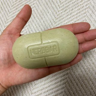 제이제이바이오 허브마사지바 올인원 알약비누 — 5점을 준 리뷰어가 2021년 12월 올린 사용 사진