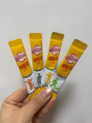 광동생활건강 [광동] 제니비타민C 비타500데일리스틱 180포+제니등신대+제니스티커 — 5점을 준 리뷰어가 2021년 12월 올린 사용 사진