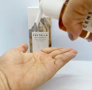 스킨1004 [SKIN1004] 마다가스카르 센텔라 라이트 클렌징 오일 200ml — 5점을 준 리뷰어가 2024년 8월 올린 사용 사진