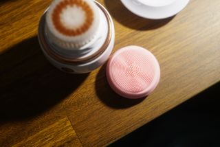디하우트 랩 디하우트랩 클렌징 피부관리기 진동클렌저 실리콘+2종 인조모 브러시 — 5점을 준 리뷰어가 2021년 12월 올린 사용 사진