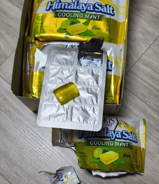마요라 히말라야 솔트 캔디 2종-페퍼민트 맛, 라임민트 맛 — 3점을 준 리뷰어가 2023년 1월 올린 사용 사진