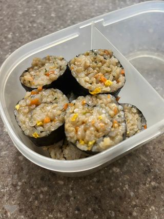 해풀잎 누구나 김밥*1ea [(혼합야채 35g *1ea,  김밥김 (5g, 5ea),  양념간장 (6g, 5ea), 참기름(5g, 2ea)] — 4.5점을 준 리뷰어가 2022년 7월 올린 사용 사진