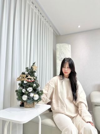 MAPLESYRUPFACTORY 메이플 피그먼트 맨투맨 8.COL — 5점을 준 리뷰어가 2022년 12월 올린 사용 사진