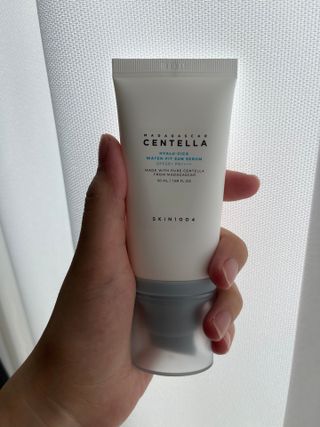 [스킨1004] 마다가스카르 센텔라 히알루-시카 워터핏 선세럼 50ml — 5점을 준 리뷰어가 2024년 5월 올린 사용 사진