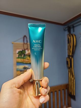 [NEW 탄력유턴 아이크림] AHC 유스 래스팅 리얼 아이크림 포 페이스 — 5점을 준 리뷰어가 2021년 2월 올린 사용 사진