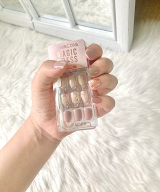 데싱디바 매직프레스 가을신상 숏 스퀘어_3종 중 택1 — 5점을 준 리뷰어가 2021년 9월 올린 사용 사진