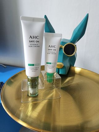 [AHC] 세이프온 에센스 선크림 올리브영 스페셜 증정 기획세트 — 5점을 준 리뷰어가 2022년 6월 올린 사용 사진