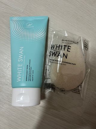 오투에니원 화이트 스완 퍼펙트 폼 클렌징 150g 퍼프증정 — 4점을 준 리뷰어가 2022년 12월 올린 사용 사진