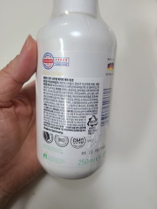 mom e 맘이 내추럴 베이비 케어 샴푸앤바스+로션 — 4.5점을 준 리뷰어가 2021년 1월 올린 사용 사진