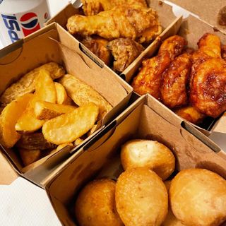 [교촌치킨 영등포역점] 치킨 메뉴 중 택1 — 5점을 준 리뷰어가 2021년 1월 올린 사용 사진
