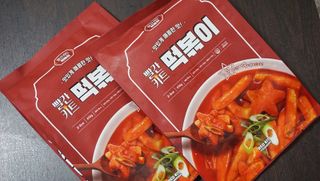 빨간키트 떡볶이 밀키트 2~3인분 매운맛 국물 떡볶이 만들기 쉬운 황금 레시피 분말 소스로 간편한 요리 — 5점을 준 리뷰어가 2021년 10월 올린 사용 사진
