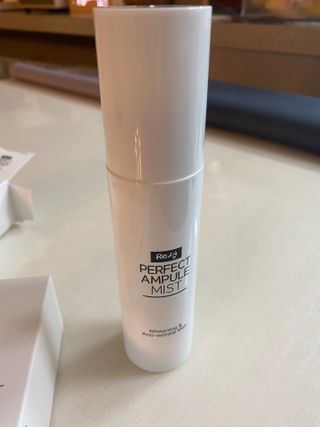 리생 [Re생] 퍼팩트 앰플 이중 기능성 미스트 100ml  피부미백 주름개선 = 총 2개 200ml 증정 — 4점을 준 리뷰어가 2021년 10월 올린 사용 사진