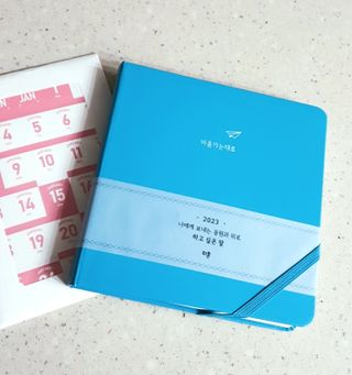리훈 2023년 하고싶은말다이어리 (세로/정사각 중 택 1, 베이지/블루 중 택 1) — 5점을 준 리뷰어가 2023년 2월 올린 사용 사진