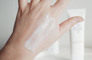 바노바기 코스메틱 바노바기 밀크씨슬 리페어 시카 선스크린 플러스 50ml — 5점을 준 리뷰어가 2023년 1월 올린 사용 사진