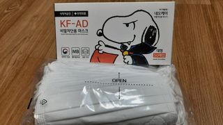 JHWORLD 스누피 마스크 정품 스누피 KF-AD 국내 비말차단 아동용 성인용 일회용 덴탈마스크 50매 — 5점을 준 리뷰어가 2021년 6월 올린 사용 사진