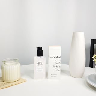 줄라이 모닝 _ JULY MORNING 줄라이모닝 하이드레이팅 퍼퓸드 바디앤핸드 에멀젼 — 5점을 준 리뷰어가 2021년 10월 올린 사용 사진