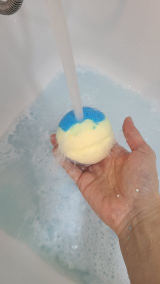 소담스퀘어 상암 Evreryday Bath Bomb Day7(에브리데이 배쓰밤 데이7) / 7종 중 2종 랜덤발송 — 5점을 준 리뷰어가 2022년 11월 올린 사용 사진