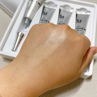 아이디플라코스메틱 아이디 브이로직 플러스 크림 15ml X 4EA — 5점을 준 리뷰어가 2022년 5월 올린 사용 사진