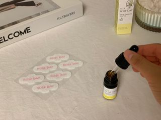 라라로즈데이 시즌2 천연 아로마오일 Y존 케어 속옷향수 이너퍼퓸 5ml  여성의 자존감을 UP시키자 — 5점을 준 리뷰어가 2021년 9월 올린 사용 사진