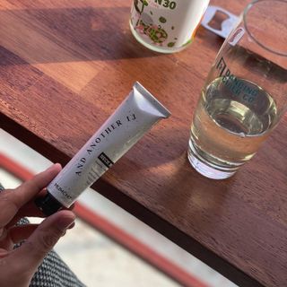 멈칫(MUMCHIT) 넥퍼퓸 NECKPERFUME 2가지 향 — 5점을 준 리뷰어가 2021년 11월 올린 사용 사진