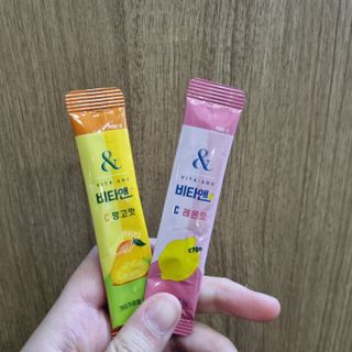 비타앤C 레몬맛, 망고맛 — 5점을 준 리뷰어가 2021년 5월 올린 사용 사진