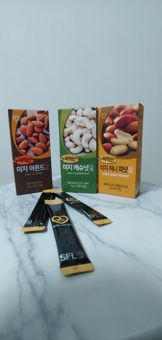 짜먹는 이지견과 짜먹는 이지아몬드, 짜먹는 이지허니피넛, 짜먹는 이지캐슈넛 각 10g X  10포 — 5점을 준 리뷰어가 2021년 3월 올린 사용 사진
