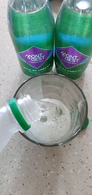 몽베스트 Montbest with Sparkling water Plain 20병 — 5점을 준 리뷰어가 2022년 7월 올린 사용 사진