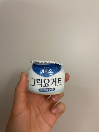 매일바이오 그릭요거트 오리지널 플레인 4개, 로스터리 커피믹스 4개 — 3.5점을 준 리뷰어가 2021년 12월 올린 사용 사진