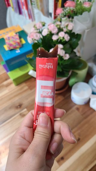 [인디닥터] 타이탄 BCAA 프로틴 젤리스틱 — 5점을 준 리뷰어가 2022년 4월 올린 사용 사진