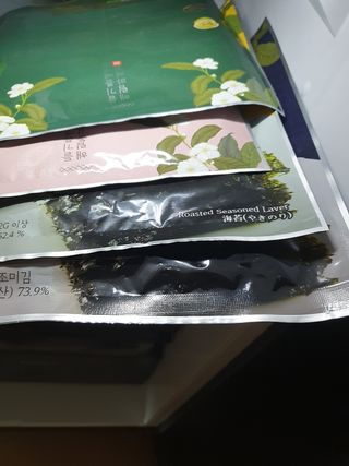 [해림맛김] 들기름에 구운 바삭바삭 김 4종 세트 + 1종 랜덤발송 총5개입 — 5점을 준 리뷰어가 2021년 2월 올린 사용 사진