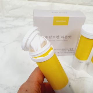 [슬림드랍 레몬맛] 건기식 다이어트 보조제 겸 비타민 — 4.5점을 준 리뷰어가 2022년 1월 올린 사용 사진