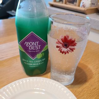 몽베스트 Montbest with Sparkling water Lime20병 — 4점을 준 리뷰어가 2021년 10월 올린 사용 사진
