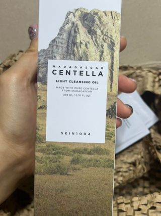 스킨1004 [SKIN1004] 마다가스카르 센텔라 라이트 클렌징 오일 200ml — 5점을 준 리뷰어가 2024년 7월 올린 사용 사진