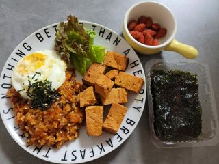 [서울시스터즈] CU 김치 4총사 세트-김치볶음밥, 김치큐브닭, 김치바삭김, 김치아몬드 — 5점을 준 리뷰어가 2021년 11월 올린 사용 사진
