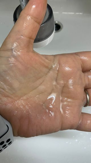 프리마인 메이크업과 들뜨는 각질까지 한방에 깐달걀로! 순하기까지한 셀베이스 그린티클렌저(200ml) — 5점을 준 리뷰어가 2023년 5월 올린 사용 사진