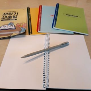 리훈 언제든지 필요한 기본 아이템 아무노트 4권세트+저점도펜[색상랜덤배송] — 5점을 준 리뷰어가 2021년 3월 올린 사용 사진
