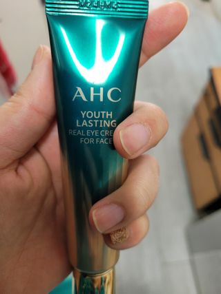 [NEW 탄력유턴 아이크림] AHC 유스 래스팅 리얼 아이크림 포 페이스 — 3.5점을 준 리뷰어가 2021년 3월 올린 사용 사진