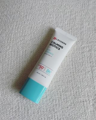 리더스코스메틱 리더스 카밍 바이오틱스 선 에센스 SPF 50+ PA++++ — 5점을 준 리뷰어가 2022년 6월 올린 사용 사진